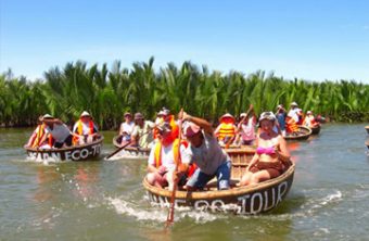 Vietnam-Sunset-river-Basket-Boat-Rowing02